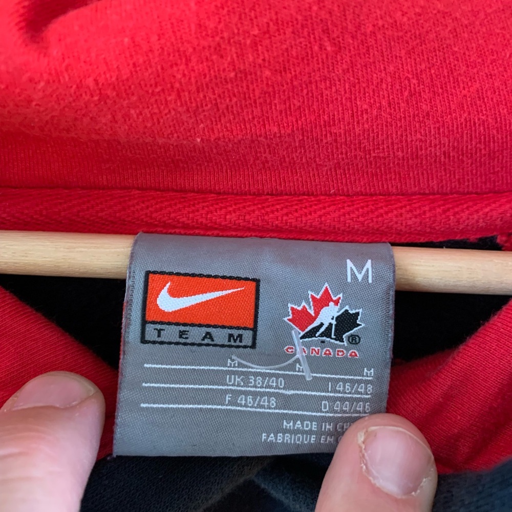 Vintage Nike Team Canada Hockey Hoodie 🇨🇦 - Picture 4 of 4